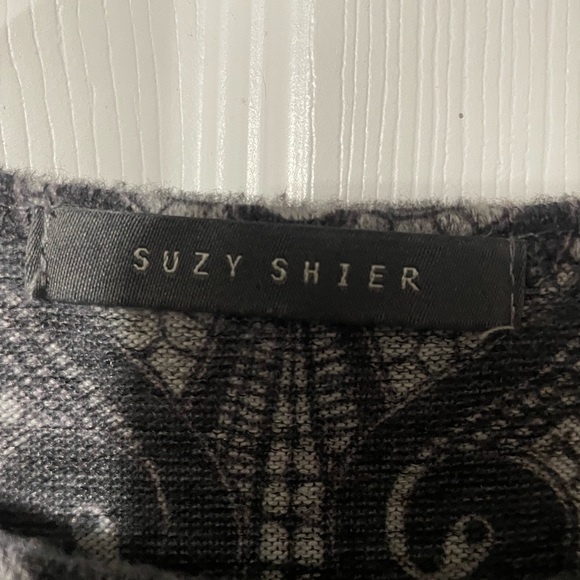 Suzy Shier Quarter Sleeved Blouse - Picture 2 of 3